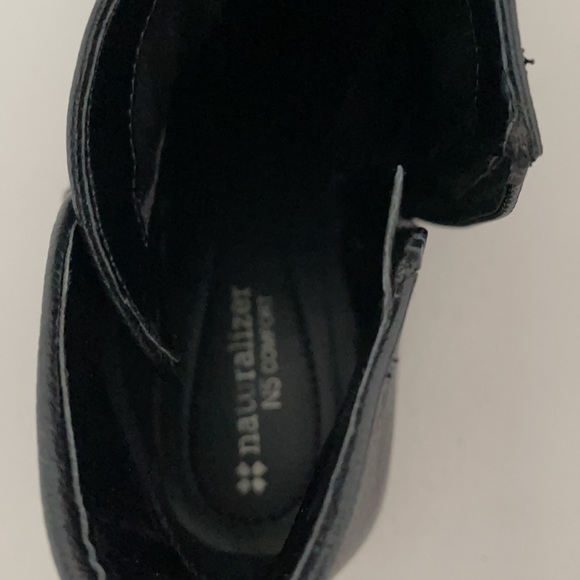 Naturalizer 10 Wide Ankle Boot W/Side Zipper - Picture 12 of 13